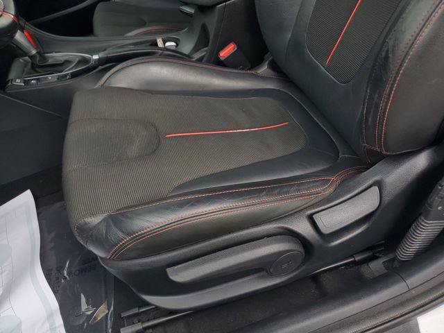 Used 2019 Hyundai Veloster 2.0 Premium FWD image 12