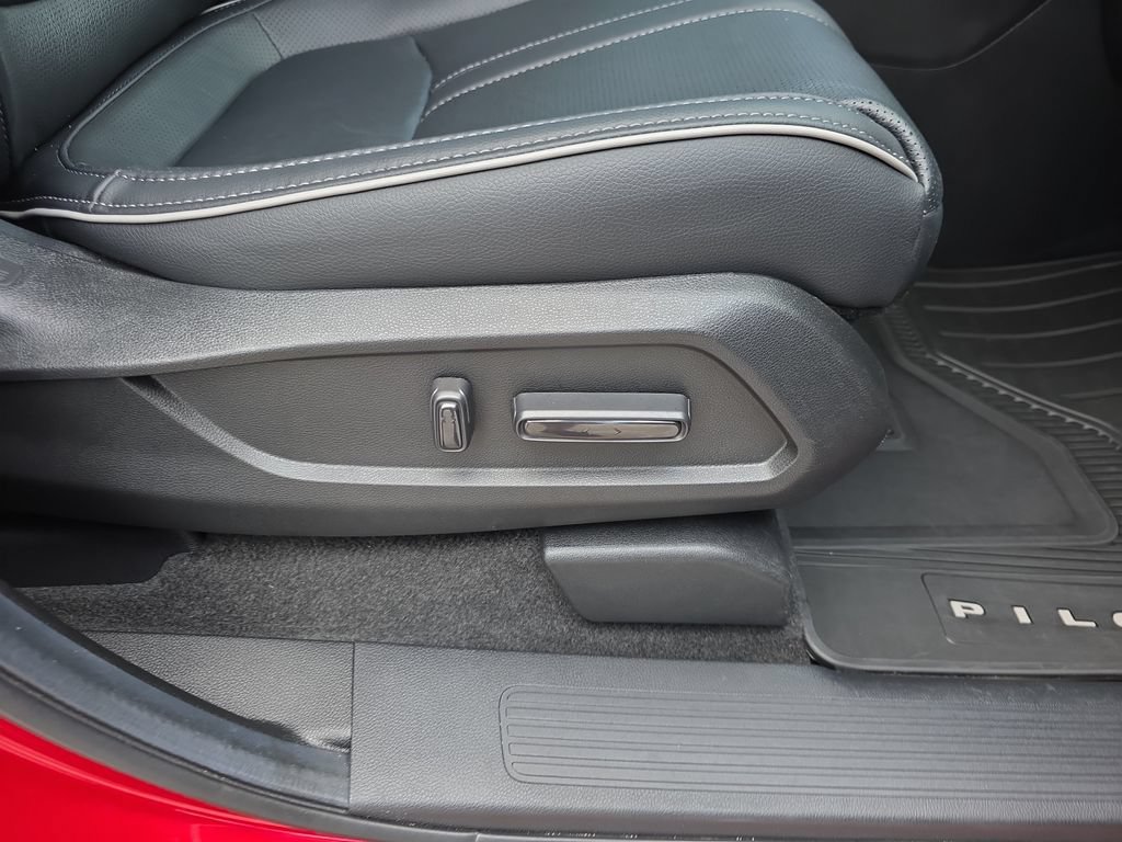 Used 2025 Honda Pilot Elite image 38