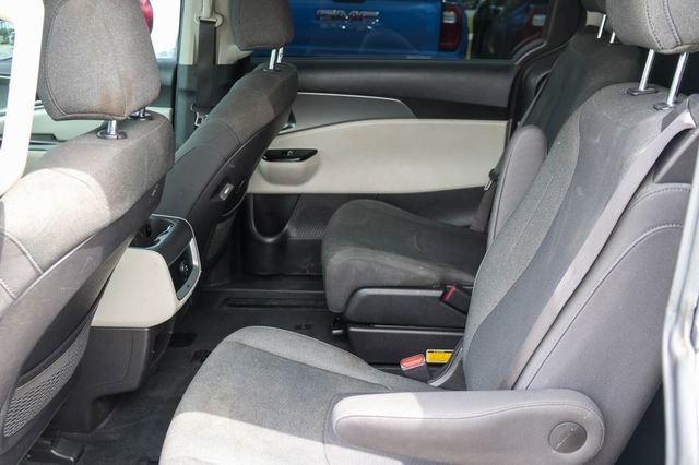 Used 2023 Kia Carnival LX FWD image 11