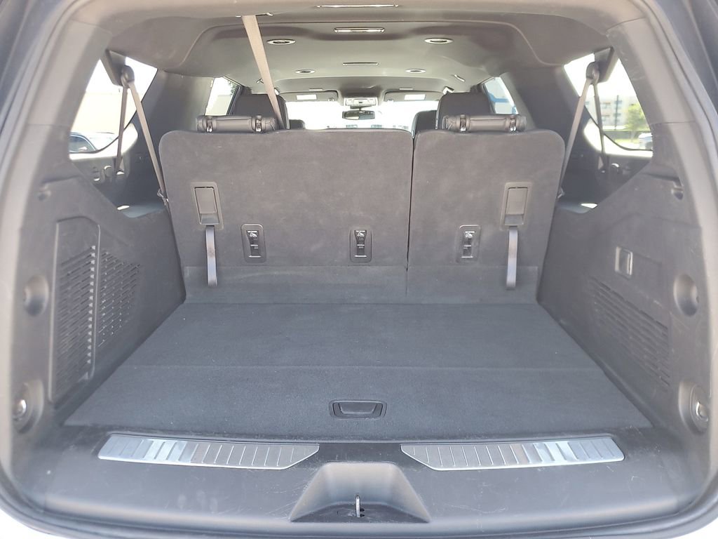 Used 2025 Chevrolet Suburban RST image 6