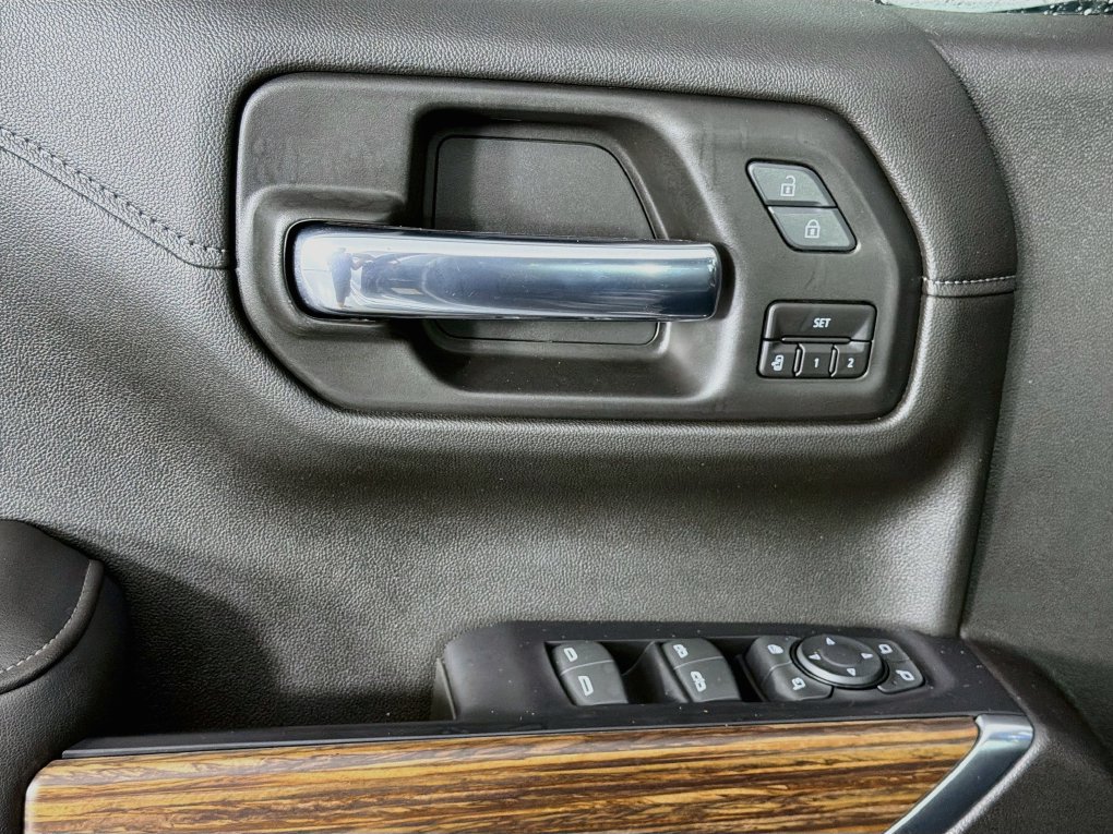 Used 2020 Chevrolet Silverado 1500 High Country w/ Technology Package AWD/4WD image 23