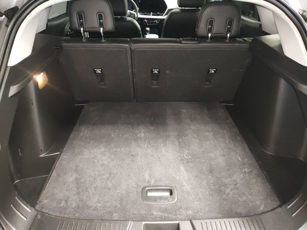 Used 2025 Chevrolet Trax LT w/ Sunroof Package image 15