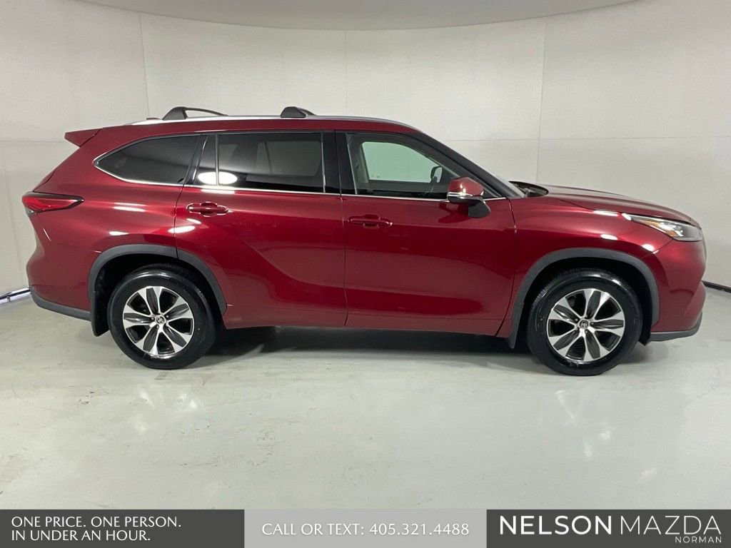 Used 2020 Toyota Highlander XLE AWD/4WD image 5