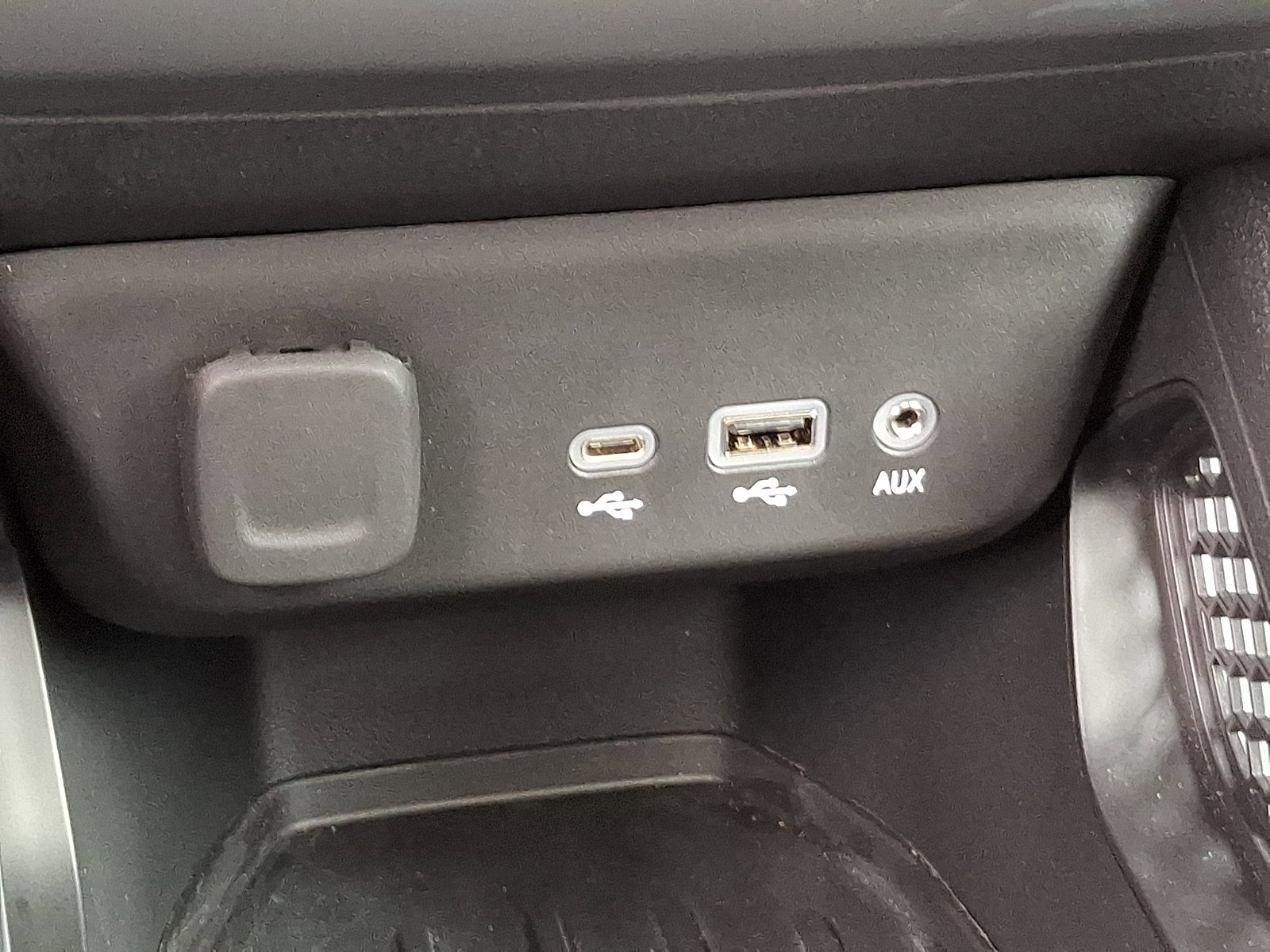 Certified 2023 Chevrolet TrailBlazer RS w/ Sun and Liftgate Package image 27