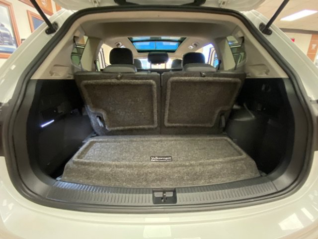 Used 2023 Volkswagen Tiguan SE w/ Panoramic Sunroof Package FWD image 16