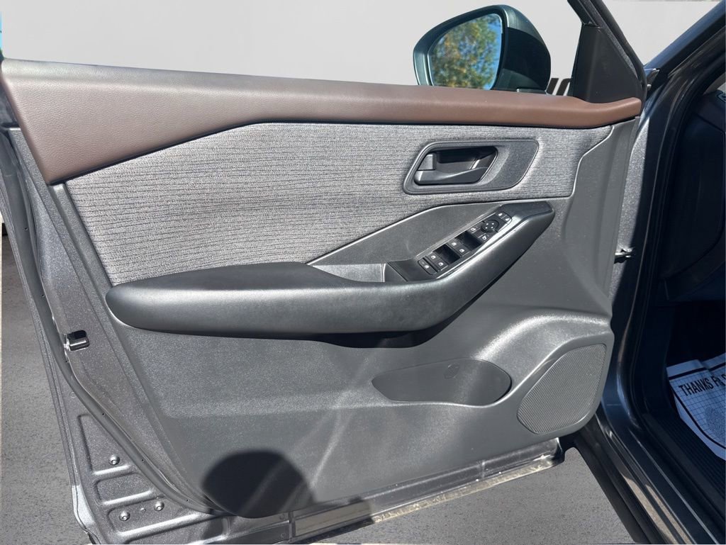 Used 2023 Nissan Rogue S image 20