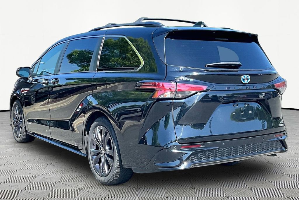 Used 2021 Toyota Sienna XSE w/ XSE Plus Package FWD image 5