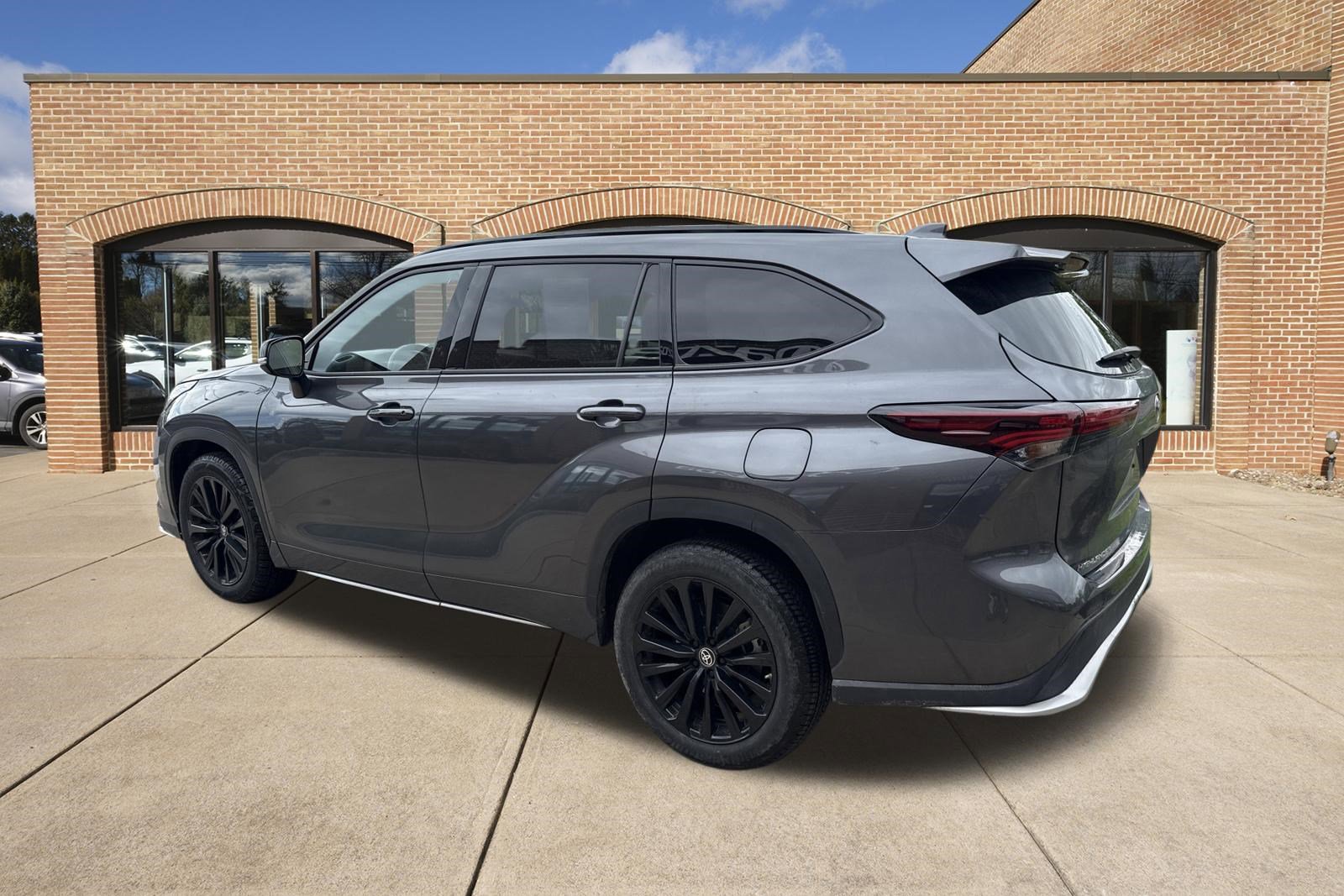 Used 2025 Toyota Highlander XSE AWD/4WD image 6