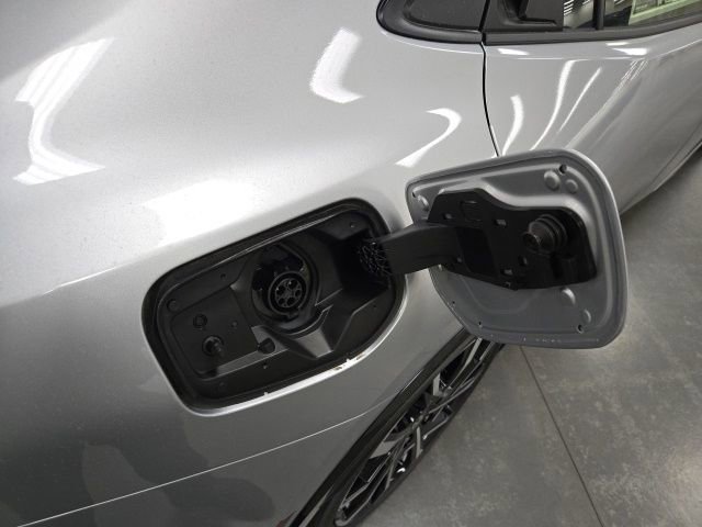 New 2026 Toyota Prius Plug-In Hybrid FWD image 8