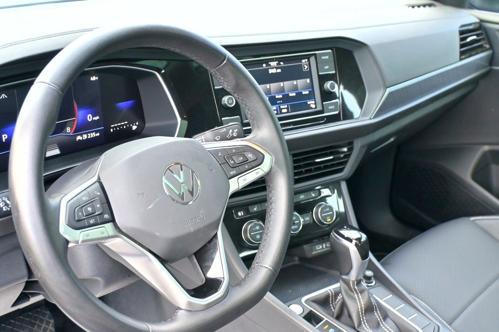 Used 2024 Volkswagen Jetta SE w/ Panoramic Sunroof Package image 23