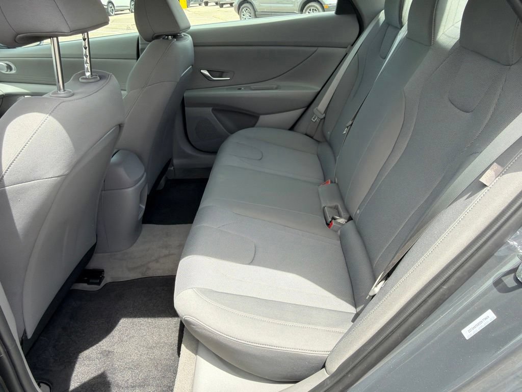 Used 2025 Hyundai Elantra SE FWD image 28
