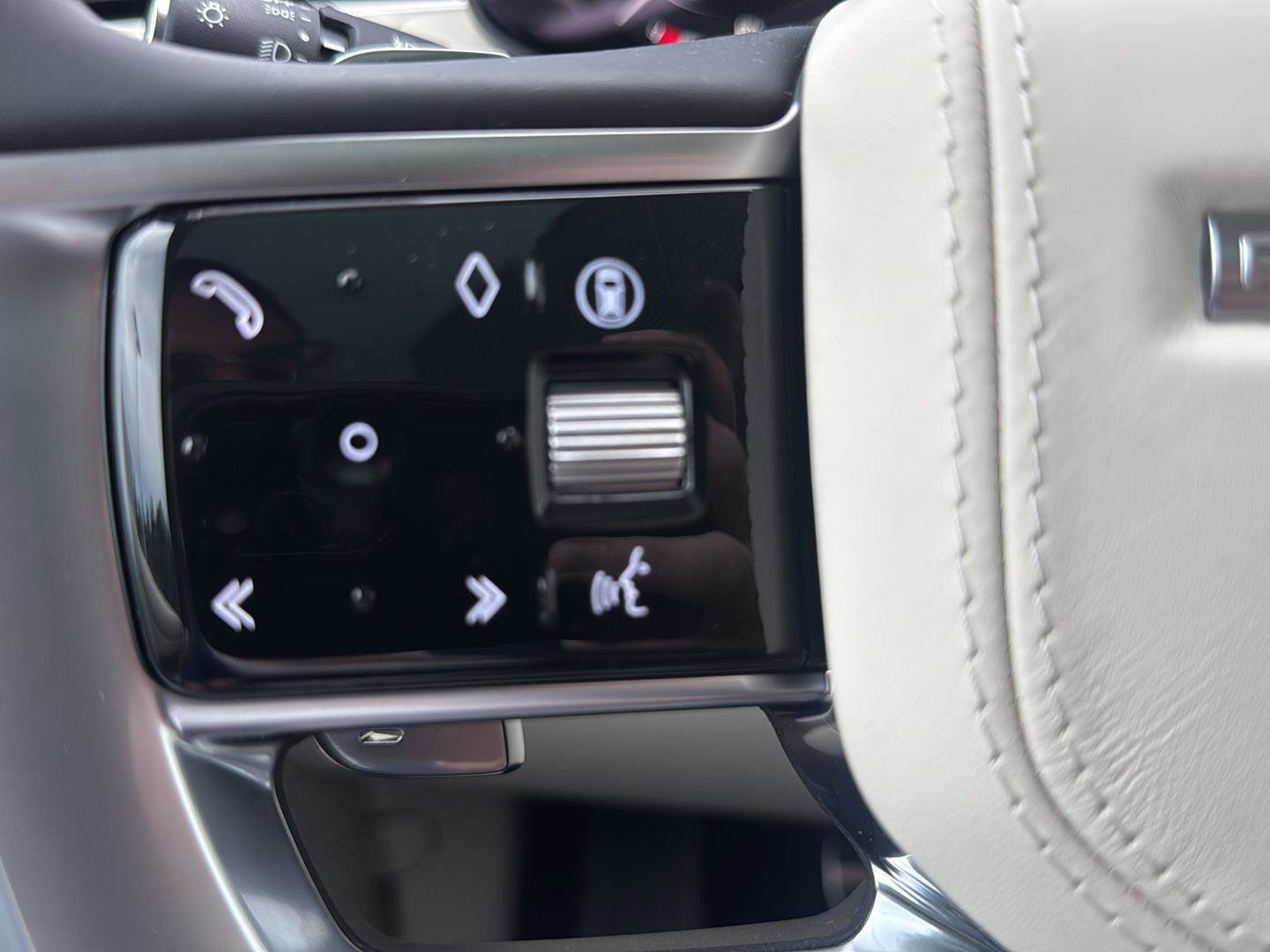 New 2026 Land Rover Range Rover SE AWD/4WD image 33