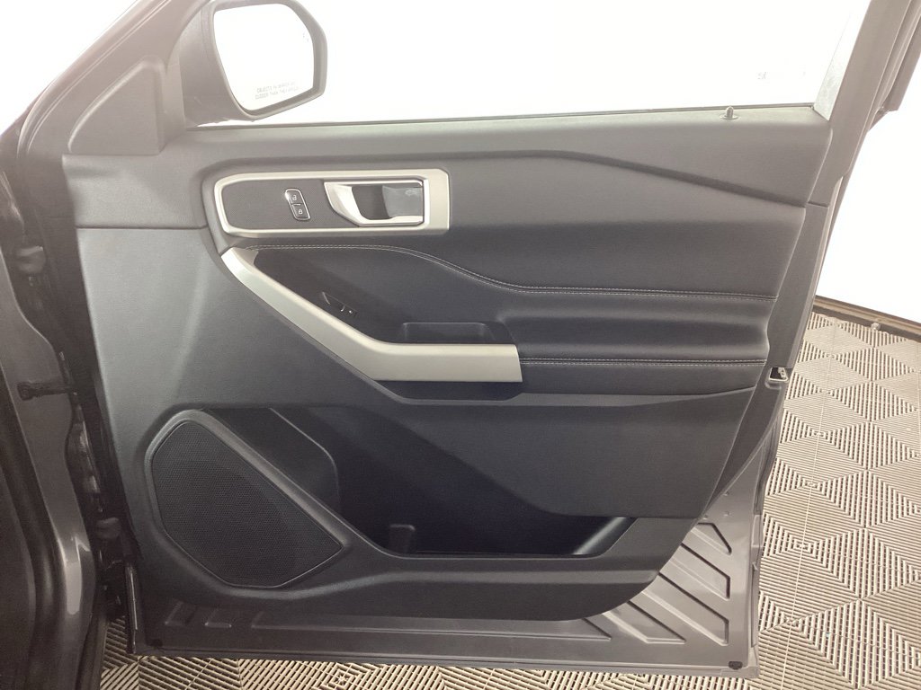 Used 2023 Ford Explorer XLT w/ Equipment Group 202A image 10