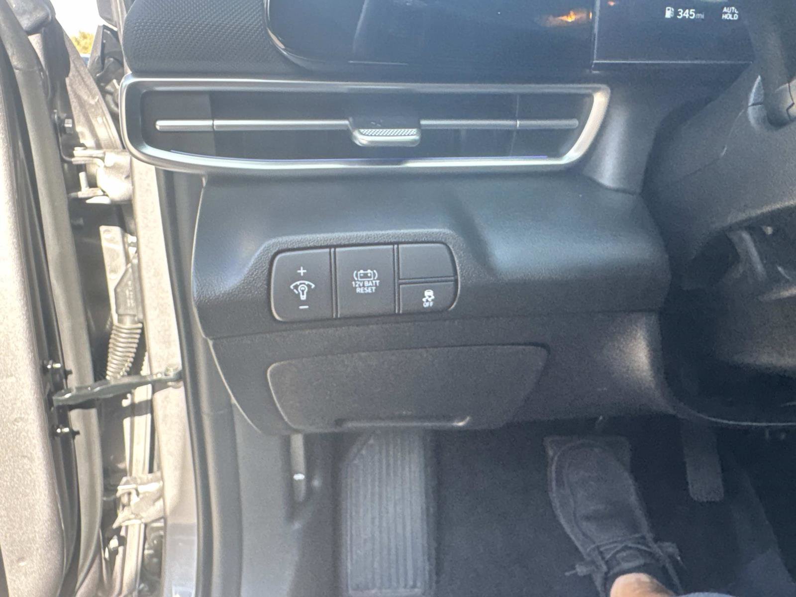 Used 2024 Hyundai Elantra Limited image 29