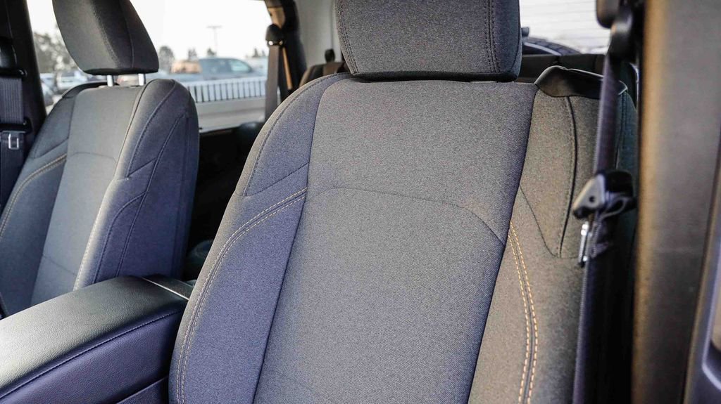 Used 2025 Jeep Wrangler Sport image 29