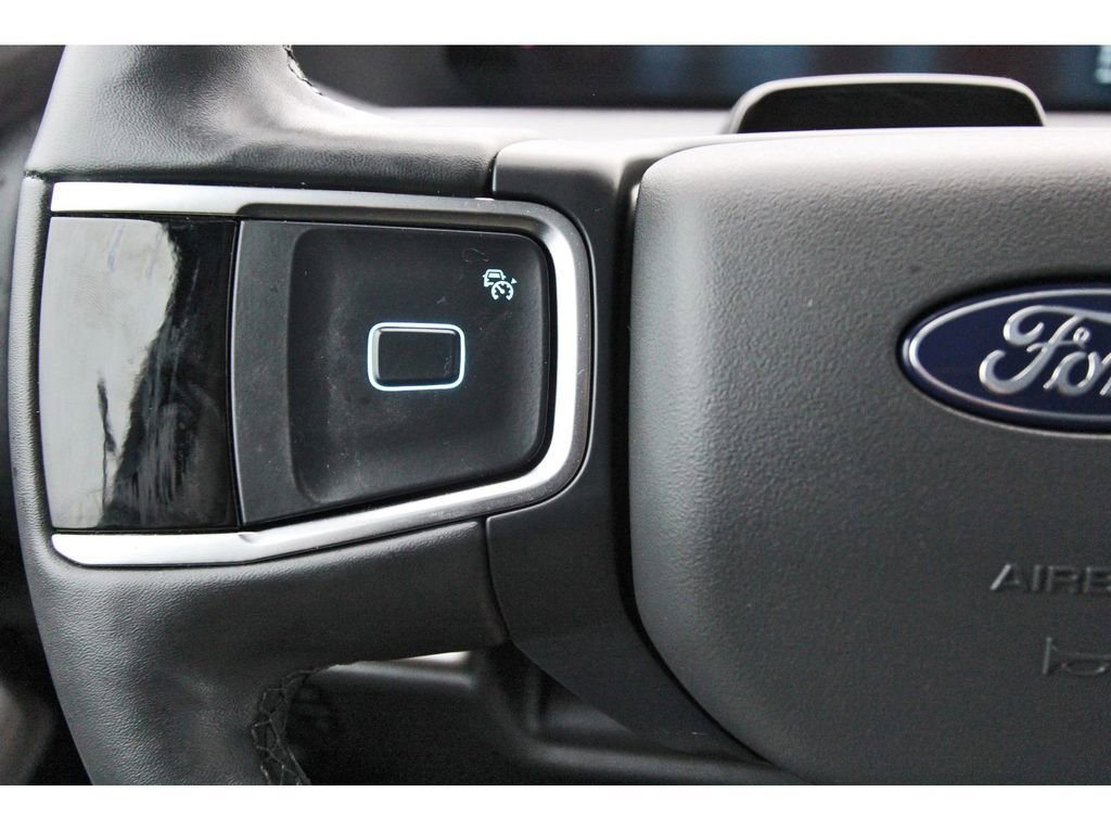 Used 2025 Ford Expedition Active RWD image 18