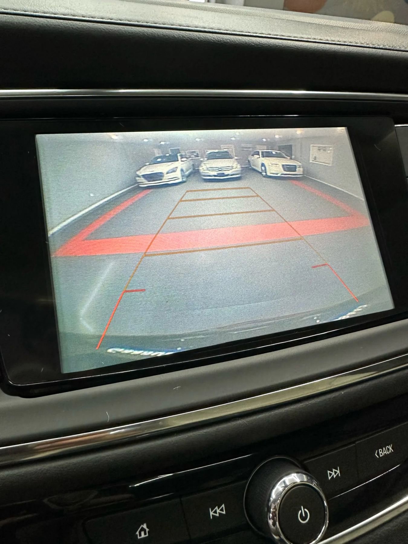 Used 2018 Buick Enclave Essence image 18