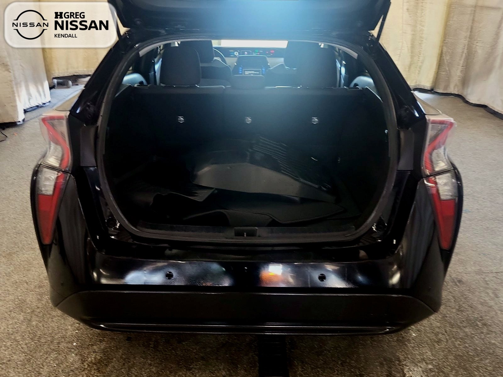 Used 2018 Toyota Prius Three image 13