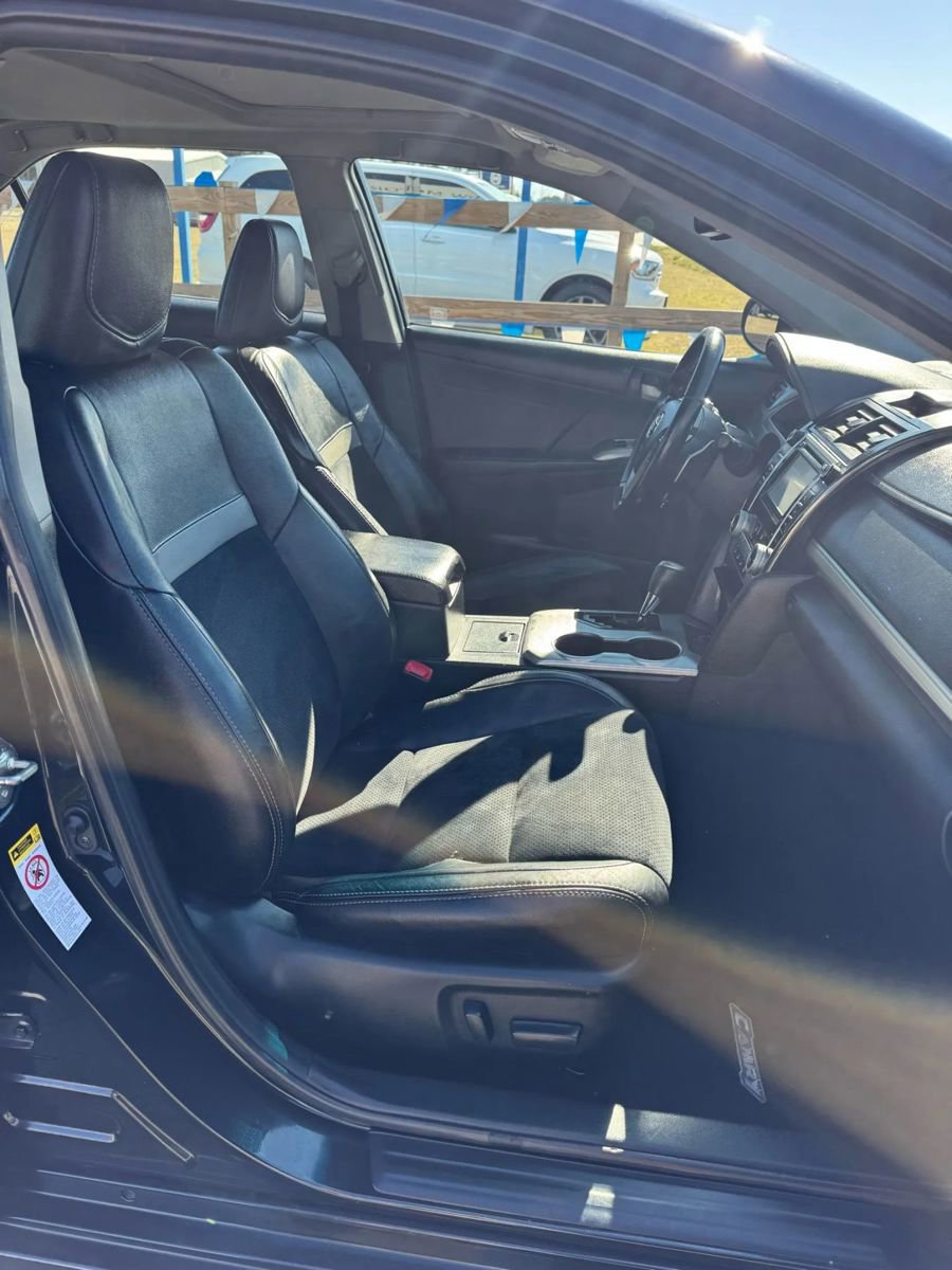 Used 2014 Toyota Camry SE w/ Leather Package image 11