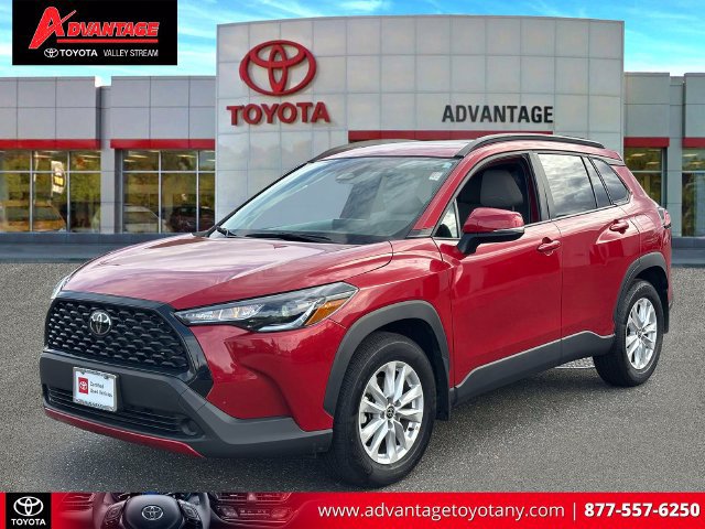 Used 2023 Toyota Corolla Cross LE w/ Moonroof Package AWD/4WD image 4