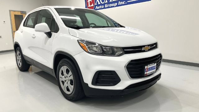 Used 2017 Chevrolet Trax LS FWD image 3