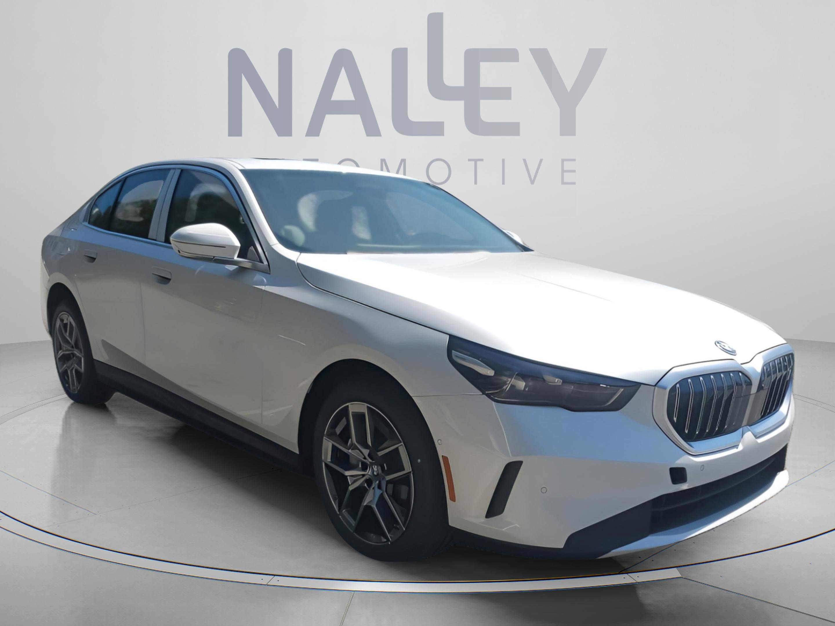 Used 2025 BMW i5 eDrive40i w/ Premium Package RWD image 5