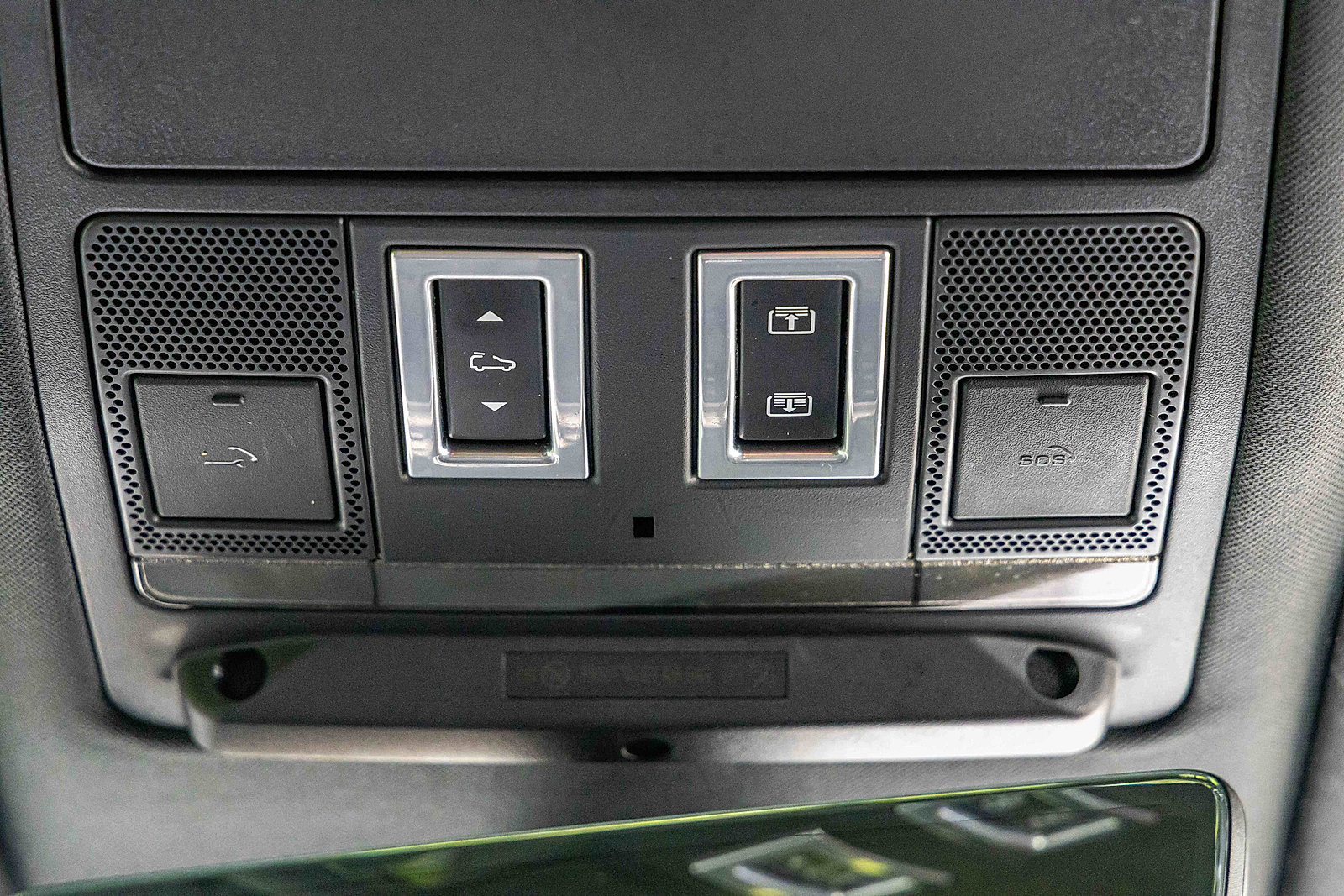 Used 2022 Land Rover Defender 110 XS Edition AWD/4WD image 17