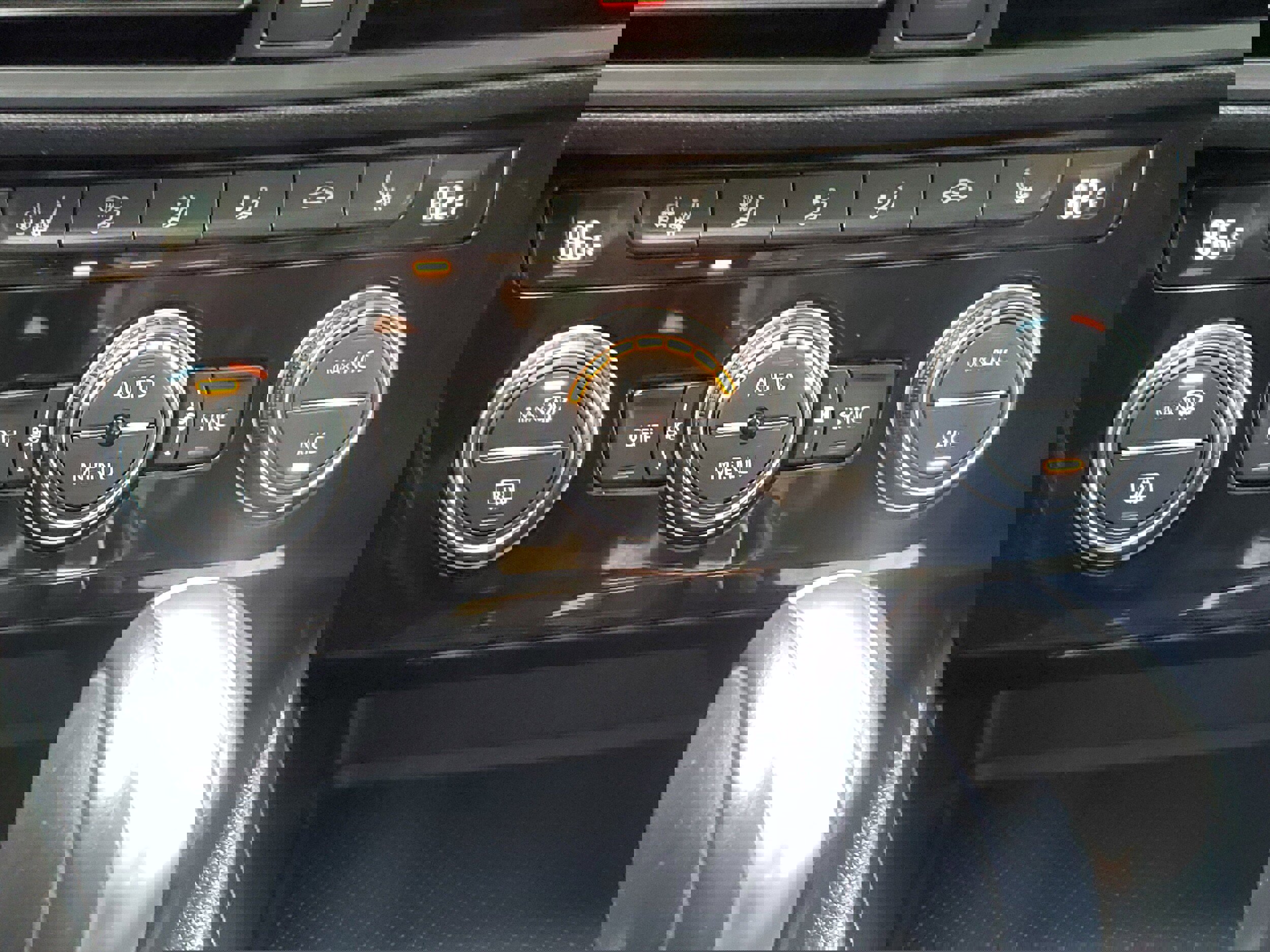 Used 2019 Volkswagen Jetta SEL w/ Cold Weather Package image 20