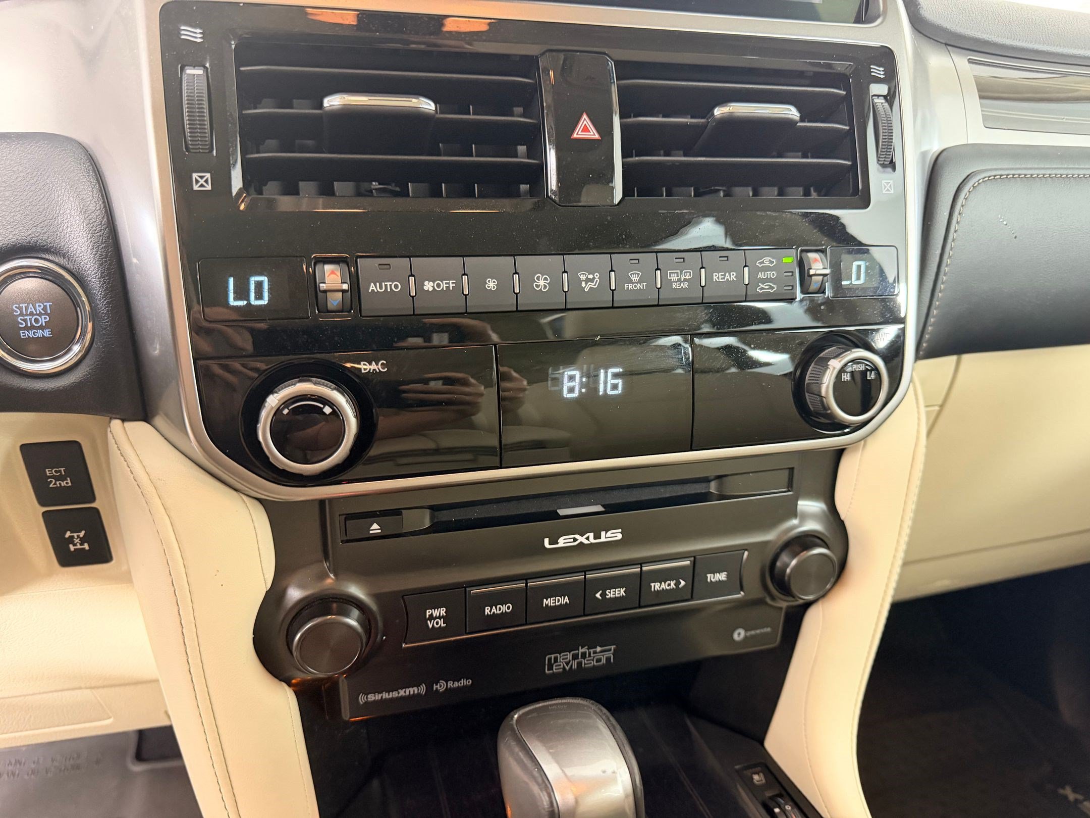 Used 2023 Lexus GX 460 Premium w/ Accessory Package AWD/4WD image 18