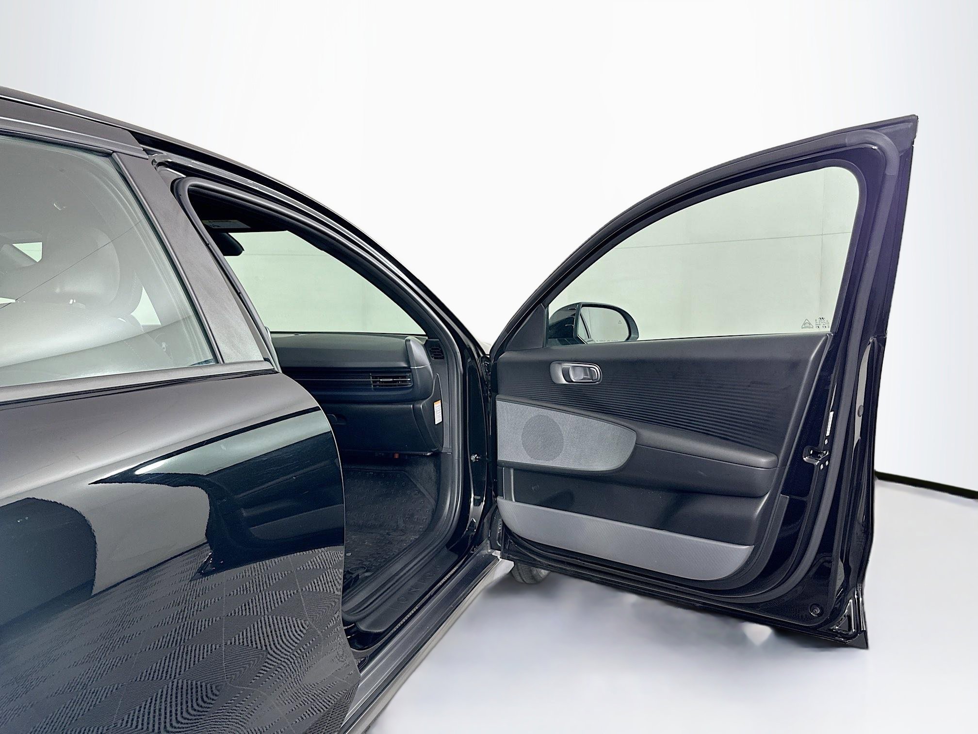 Used 2024 Hyundai Ioniq 6 SE AWD/4WD image 32