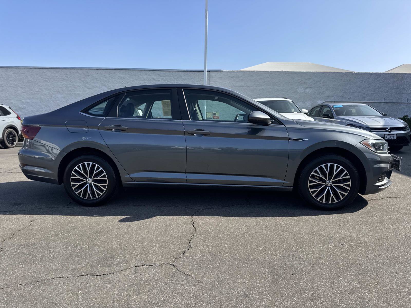 Used 2019 Volkswagen Jetta SEL w/ Cold Weather Package FWD image 6