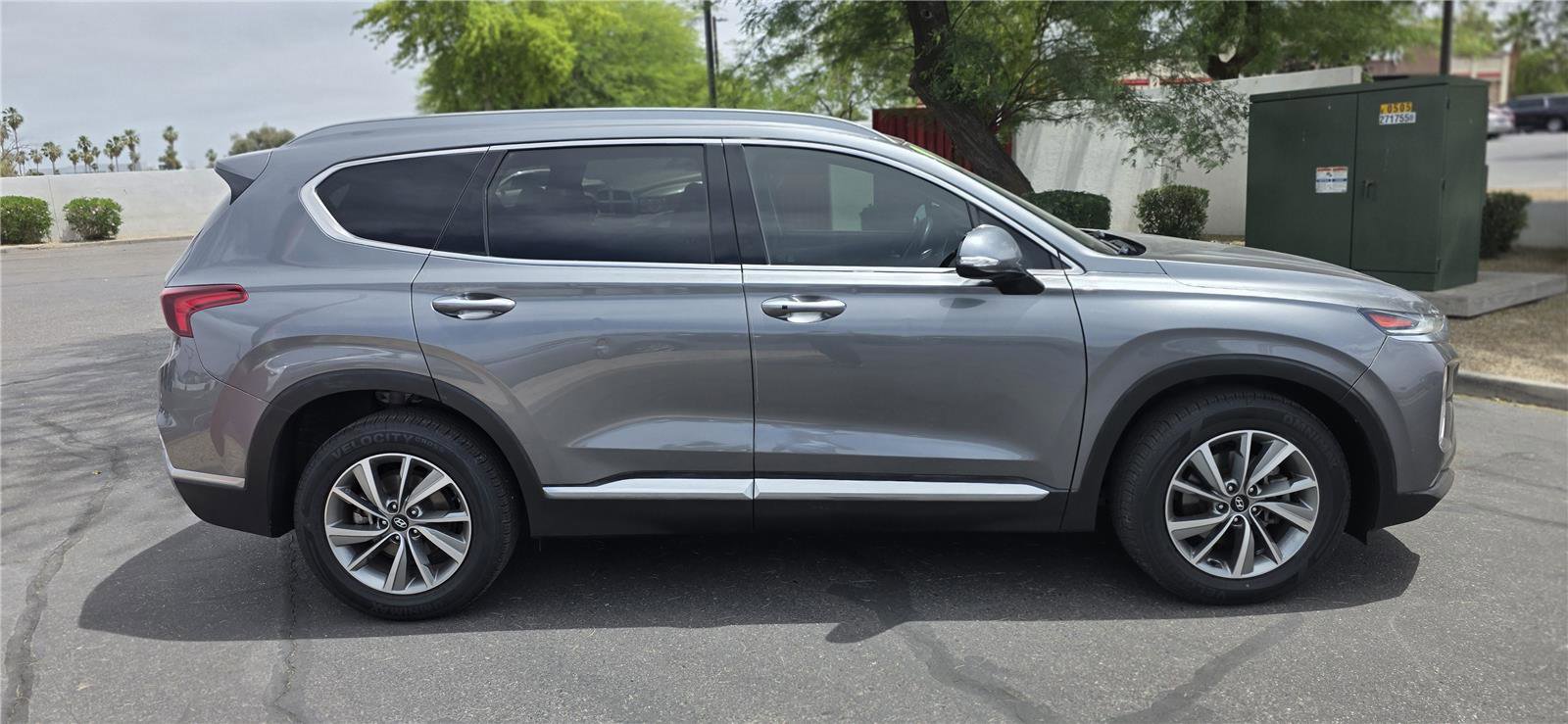 Used 2019 Hyundai Santa Fe Limited FWD image 4