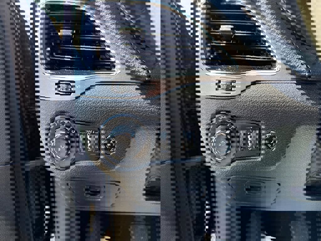 Used 2019 Jeep Cherokee Limited w/ Luxury Group image 14