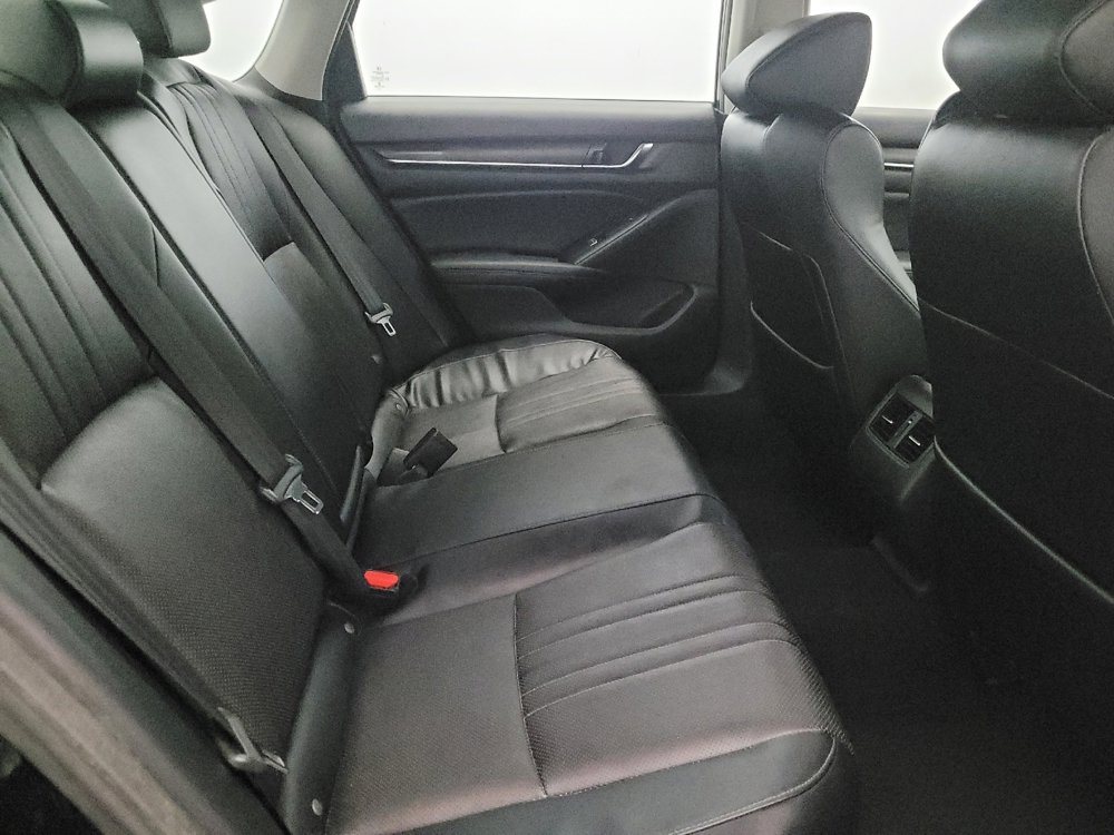 Used 2018 Honda Accord Touring image 19