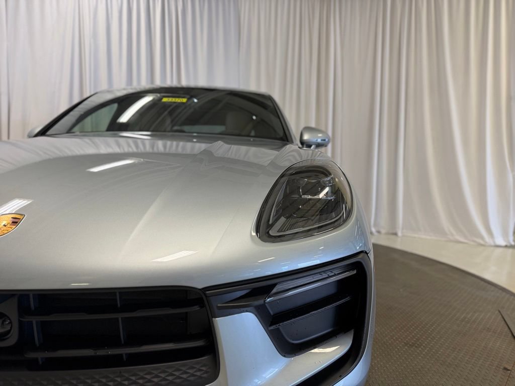Certified 2026 Porsche Macan AWD/4WD image 35