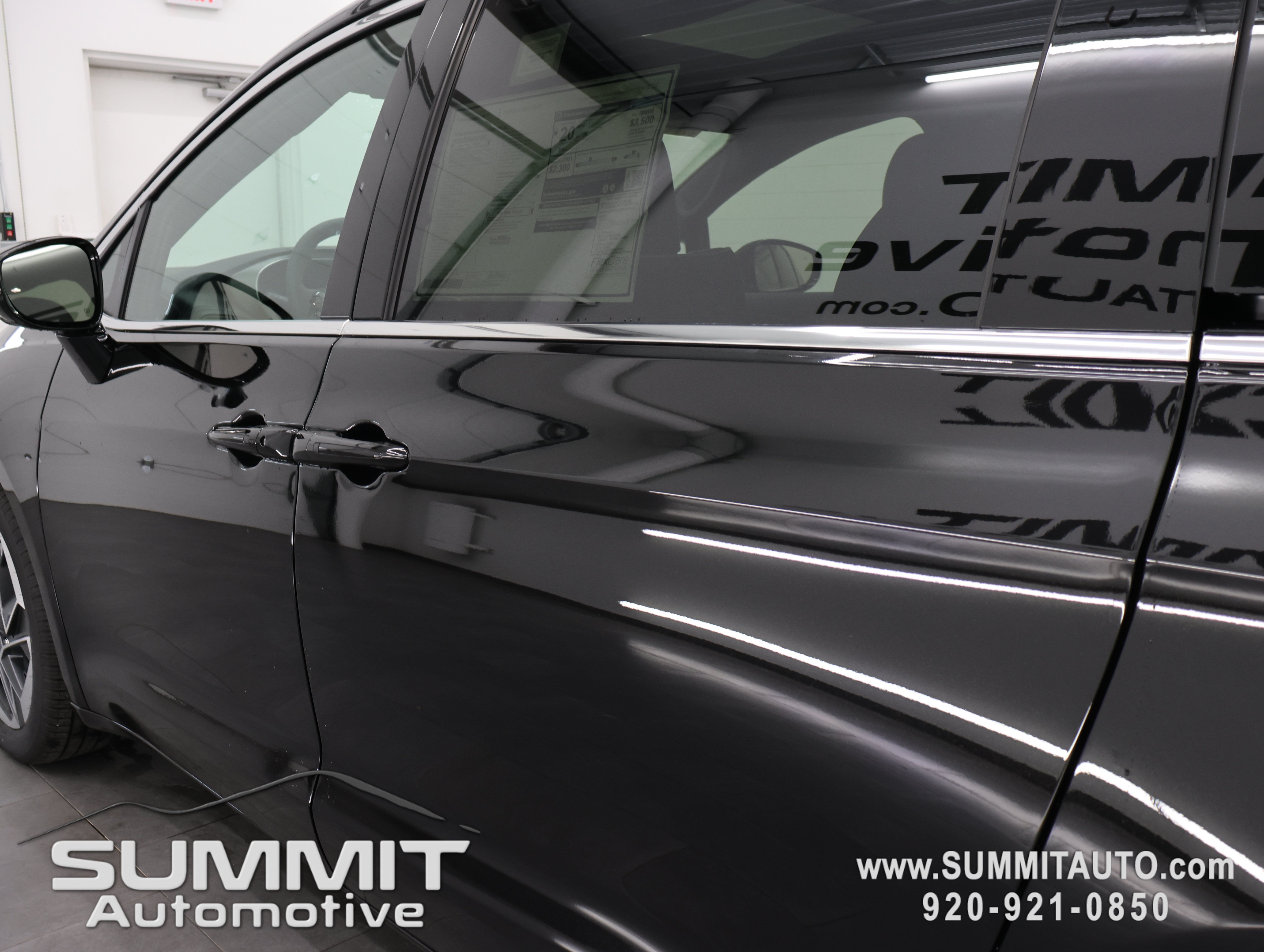 New 2027 Chrysler Pacifica Limited AWD/4WD image 39