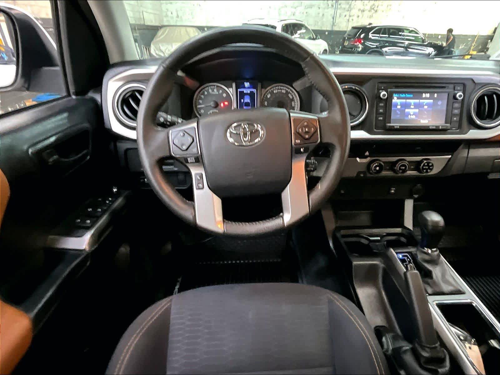 Used 2017 Toyota Tacoma SR5 w/ Tow Package RWD image 10