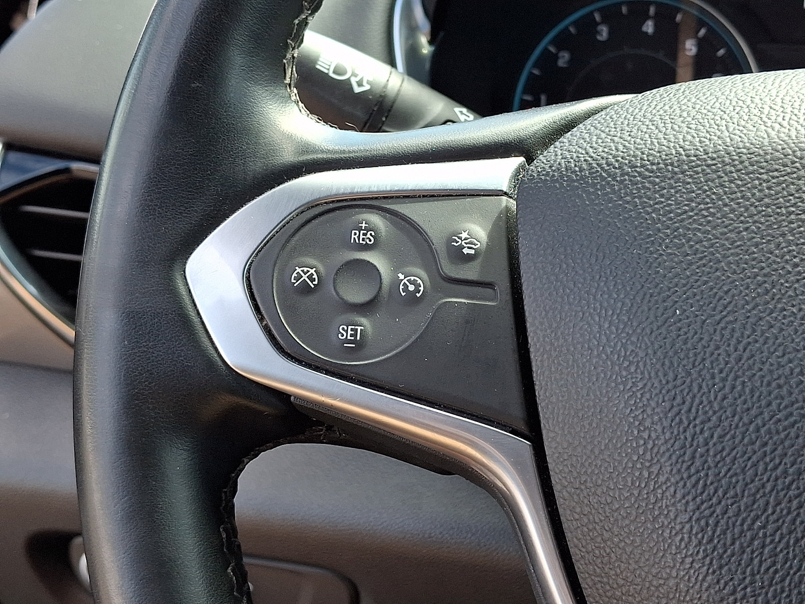 Used 2023 Chevrolet Traverse LT AWD/4WD image 20