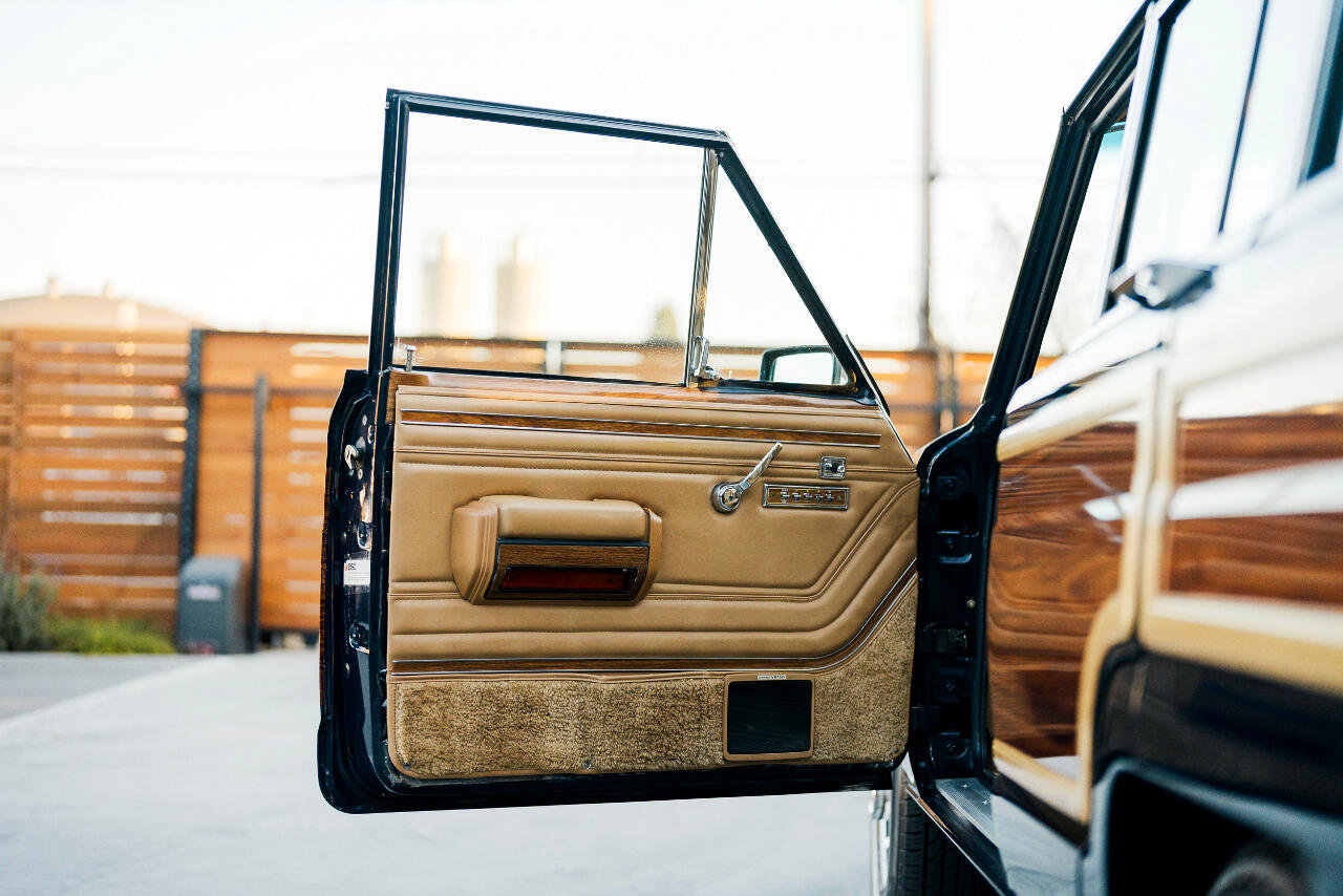 Used 1987 Jeep Grand Wagoneer image 45