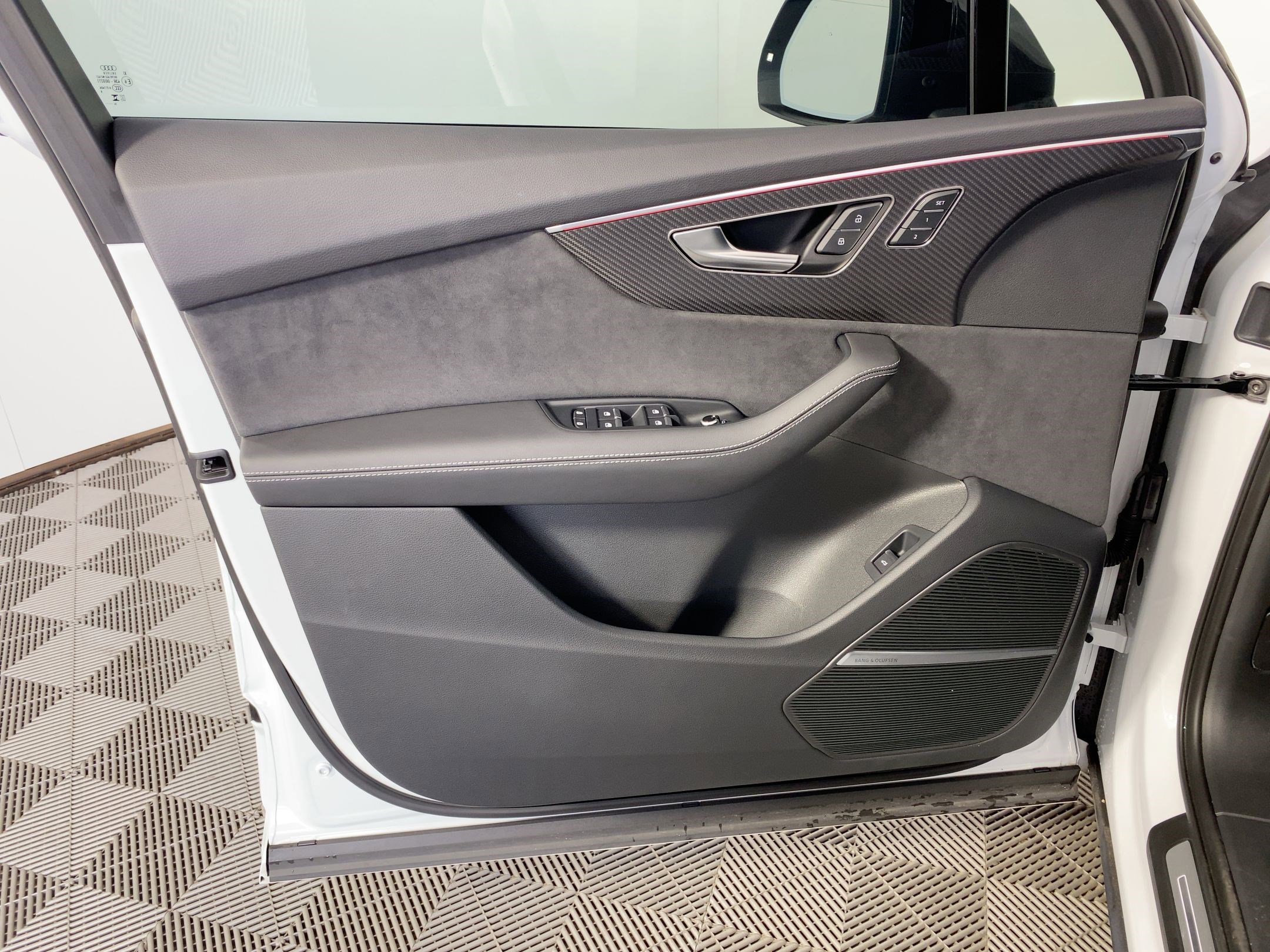 Used 2025 Audi SQ7 Premium Plus w/ Executive Package image 20