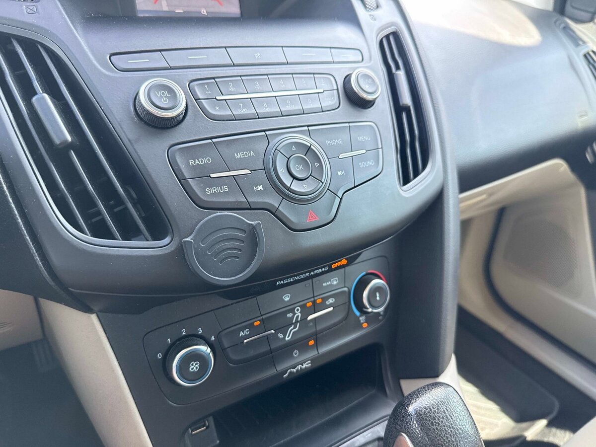 Used 2018 Ford Focus SE FWD image 24