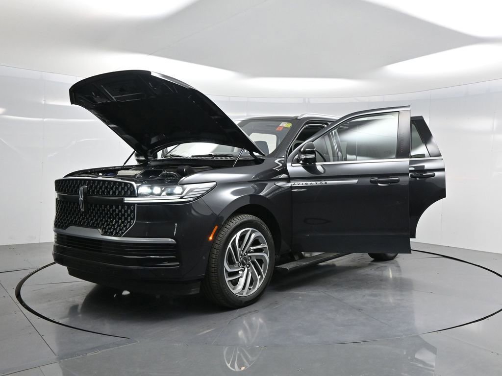 Used 2025 Lincoln Navigator Reserve AWD/4WD image 38