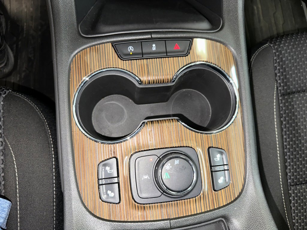 Used 2023 GMC Acadia SLE w/ Driver Convenience Package image 14