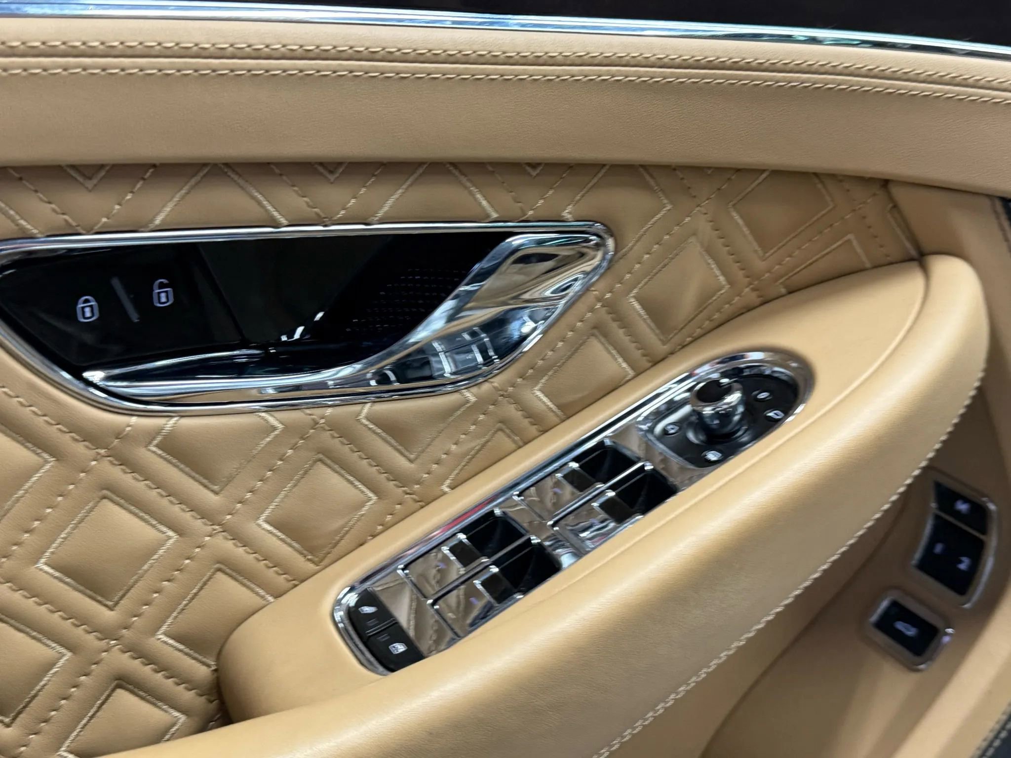 Used 2022 Bentley Continental GT image 29