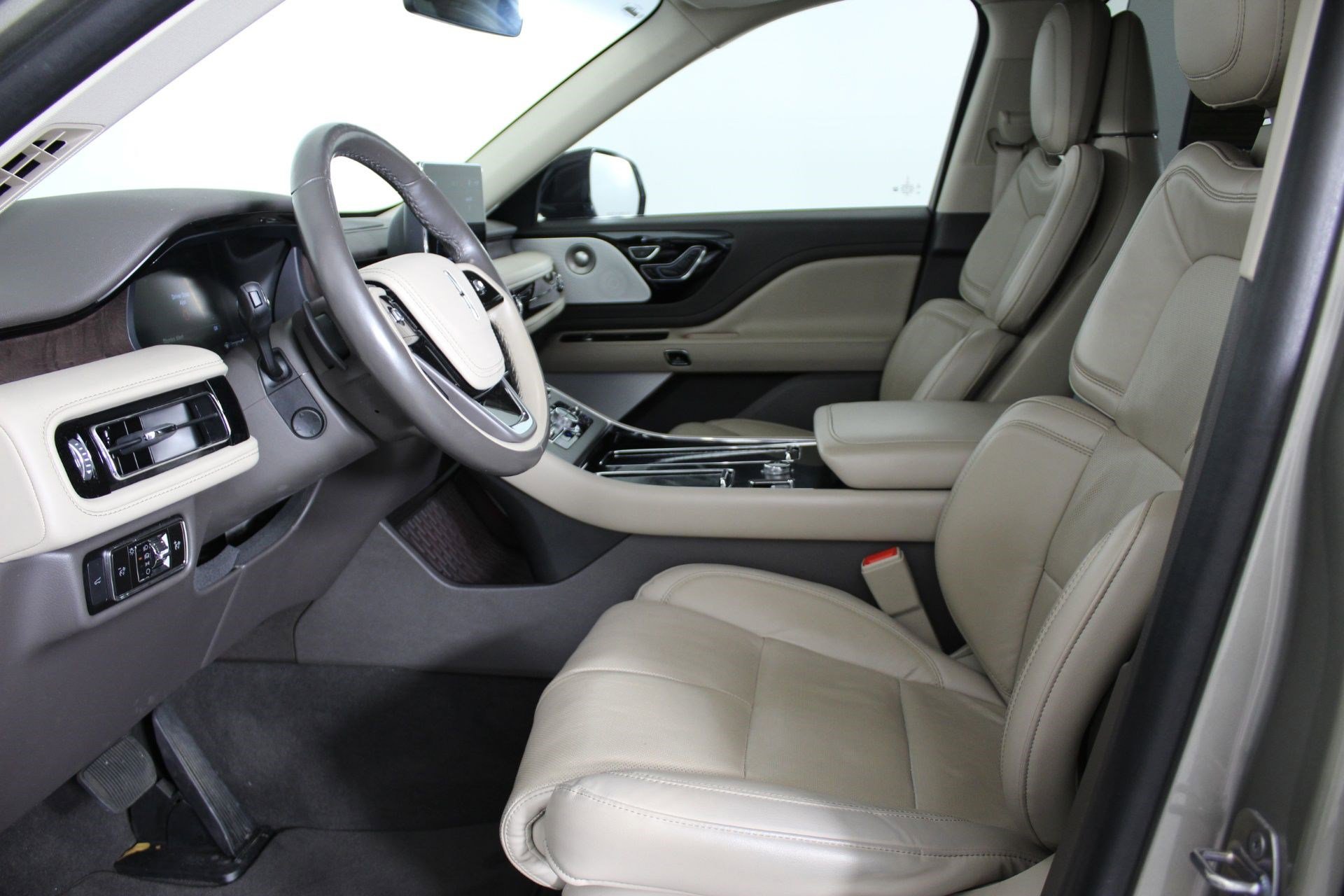 Used 2023 Lincoln Aviator Reserve w/ Equipment Group 201A image 26