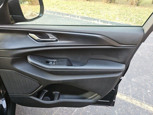 Used 2024 Jeep Grand Cherokee Altitude image 15