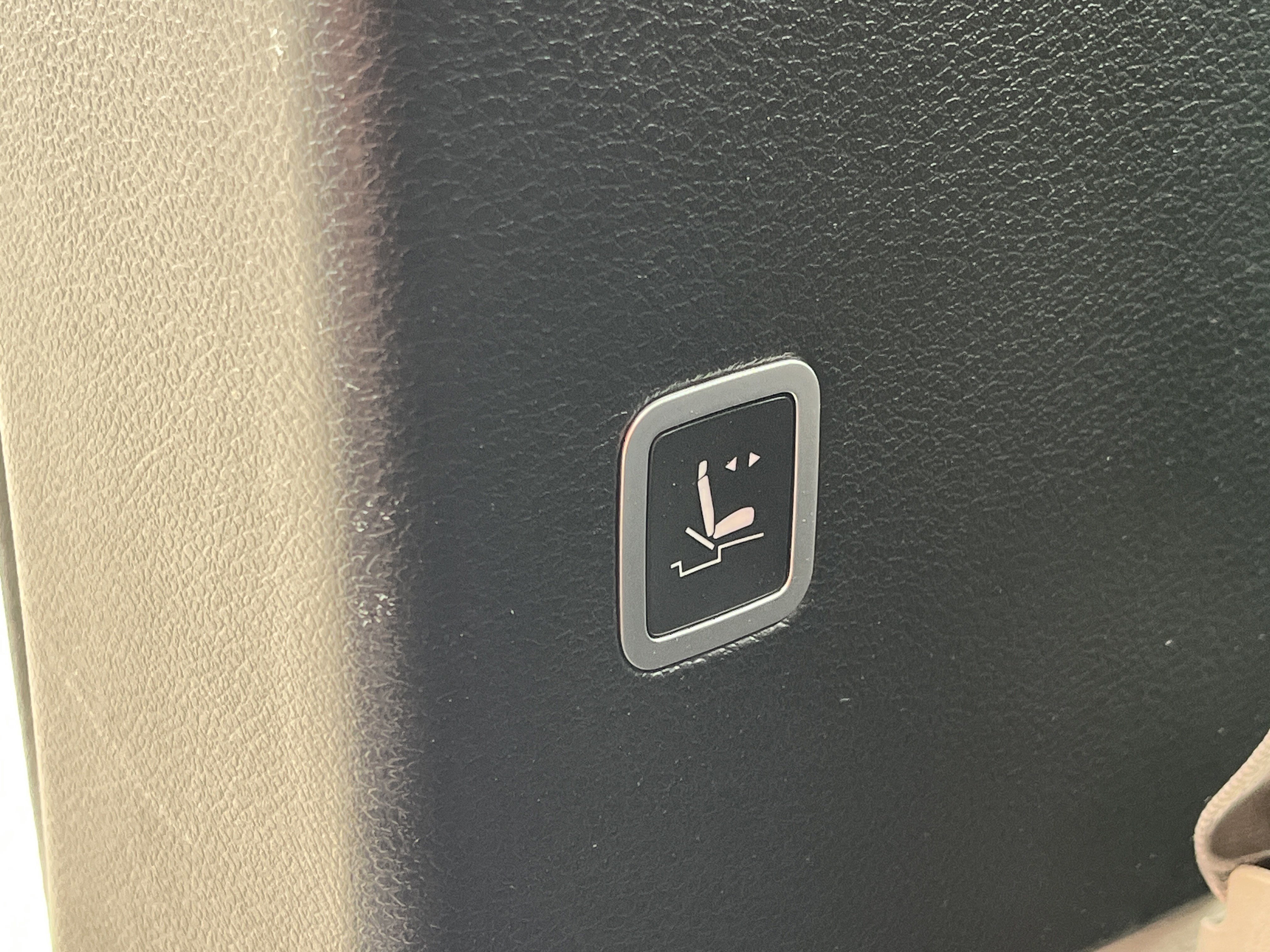 Used 2018 Chrysler Pacifica Touring-L w/ Advanced Safetytec Group image 19