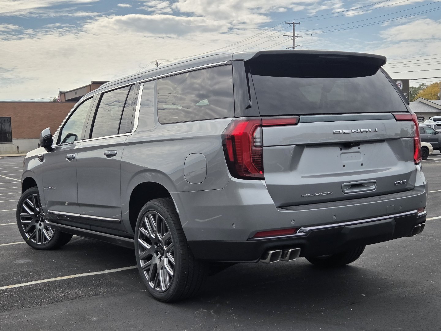 New 2027 GMC Yukon XL Denali Ultimate w/ LPO, Floor Liner Package AWD/4WD image 18