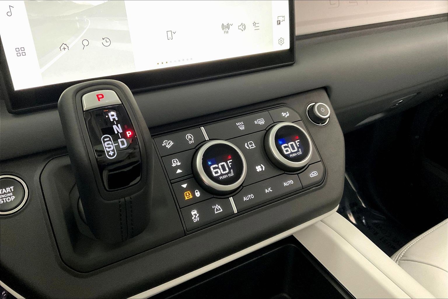 Used 2025 Land Rover Defender 110 X-Dynamic SE image 15