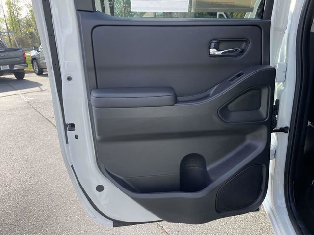 Used 2025 Nissan Frontier SV AWD/4WD image 12